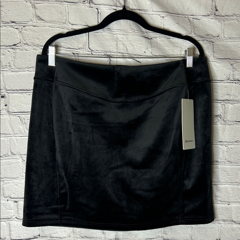 NWT Scuba HR mini skirt velvet Lululemon size XL